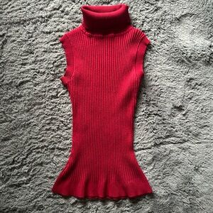 Sleeveless turtleneck in red, size L